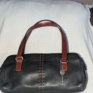 Fossil Black and Brown Leather Shoulder Bag with Elegant Stitching